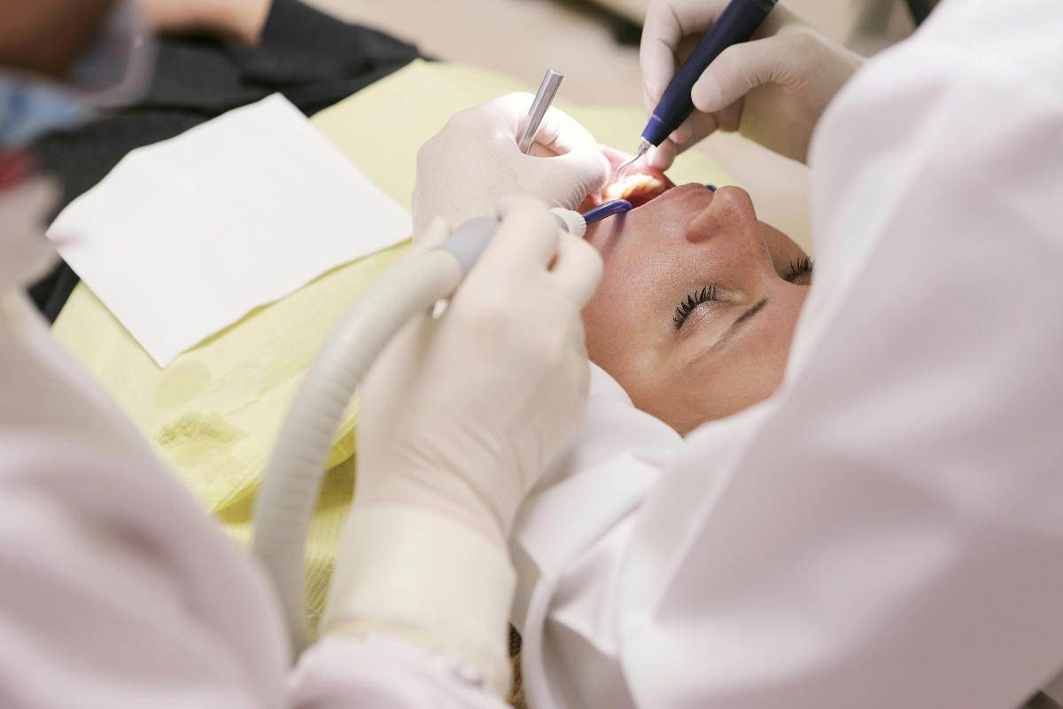 Operazione sbagliata dal dentista: come chiedere il rimborso